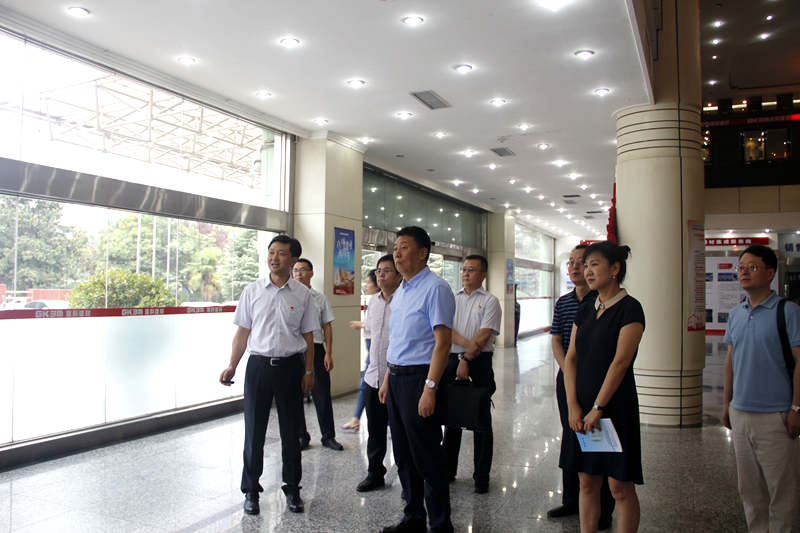 1563935010271742.png 西安市市場監(jiān)管局領(lǐng)導(dǎo)一行來我公司調(diào)研指導(dǎo)2_副本.png